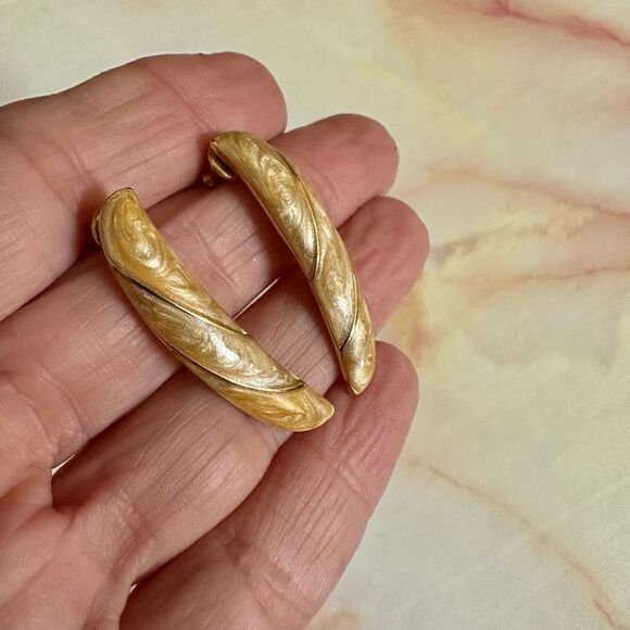 Monet gold tone long enamel earrings - Picture 2 of 6